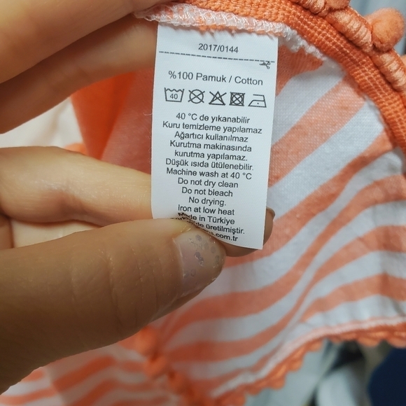 Linens salmon pink and cream striped poncho - Picture 5 of 6